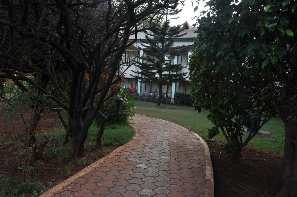 Aveda Blue Country Resort Panchgani Exterior photo